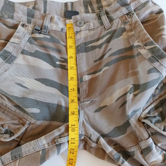 Armani Exchange Camo Cargo Shorts with spell out Belt size 29 - Picture 7 of 9
